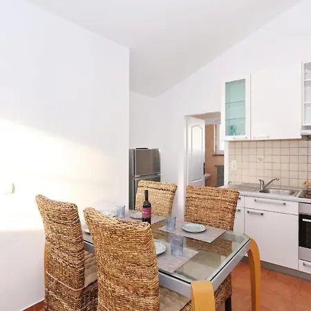 Front Victoria In Beautiful Nature - By Ta Leut Agency Zaton (Zadar)