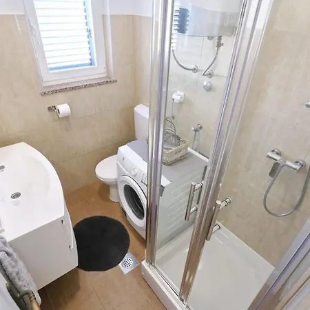 Front Victoria In Beautiful Nature - By Ta Leut Agency Zaton (Zadar)