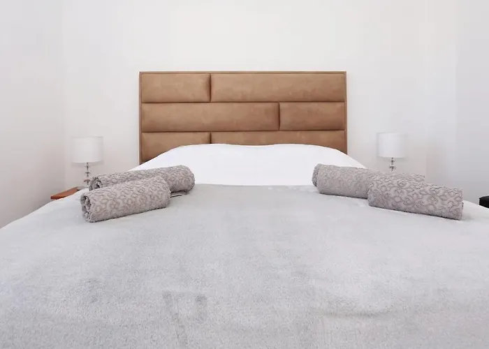 Front Victoria In Beautiful Nature - By Ta Leut Agency *