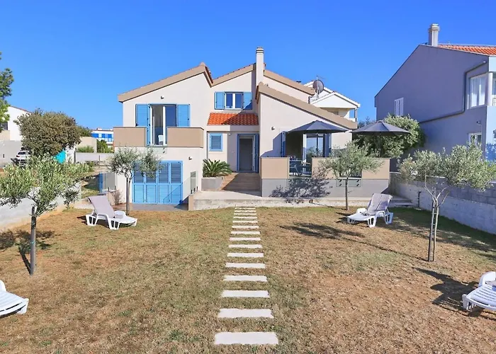 Front Victoria In Beautiful Nature - By Ta Leut Agency Βίλα