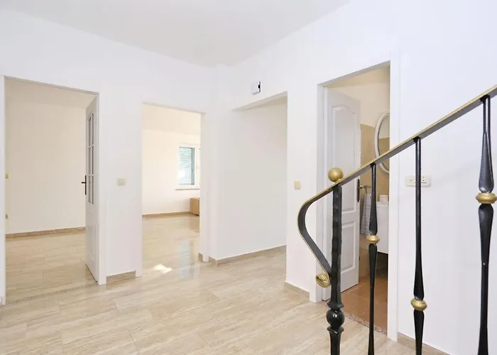 Villa Front Victoria In Beautiful Nature - By Ta Leut Agency