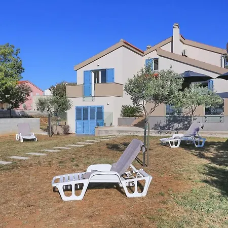 Front Victoria In Beautiful Nature - By Ta Leut Agency Villa *