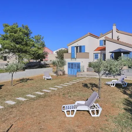 Villa Front Victoria In Beautiful Nature - By Ta Leut Agency