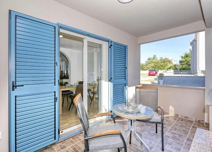 Front Victoria In Beautiful Nature - By Ta Leut Agency Zaton (Zadar)