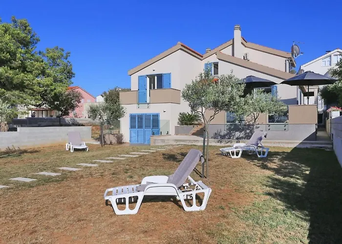 Front Victoria In Beautiful Nature - By Ta Leut Agency Villa *