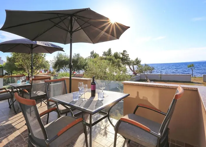 Front Victoria In Beautiful Nature - By Ta Leut Agency