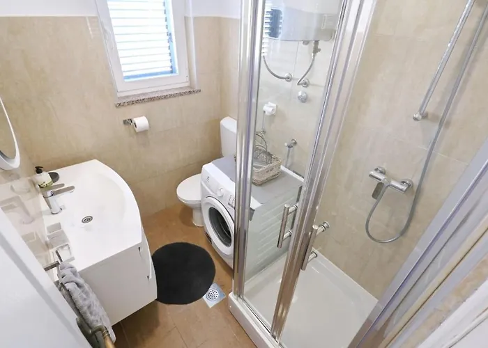 Front Victoria In Beautiful Nature - By Ta Leut Agency Zaton (Zadar)