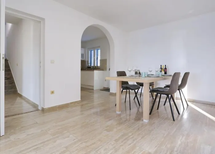 Front Victoria In Beautiful Nature - By Ta Leut Agency Villa *