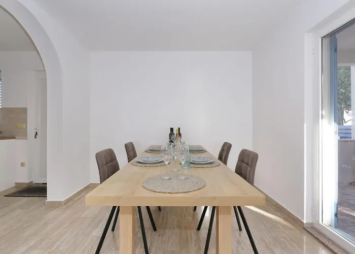 Front Victoria In Beautiful Nature - By Ta Leut Agency