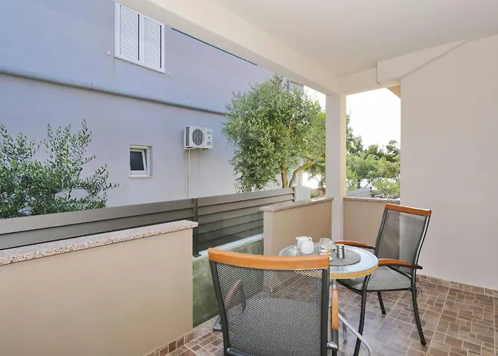 Front Victoria In Beautiful Nature - By Ta Leut Agency Villa