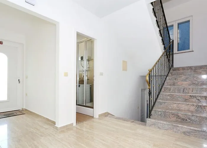 Front Victoria In Beautiful Nature - By Ta Leut Agency *