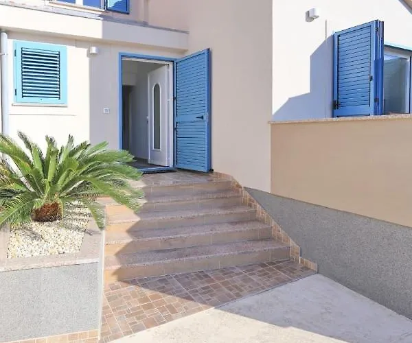 Front Victoria In Beautiful Nature - By Ta Leut Agency