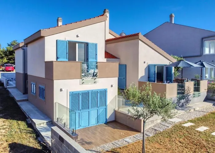 Front Victoria In Beautiful Nature - By Ta Leut Agency * Zaton (Zadar)