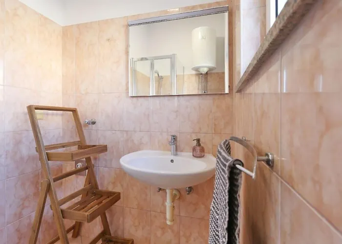 Front Victoria In Beautiful Nature - By Ta Leut Agency