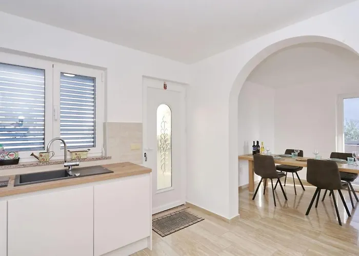 Front Victoria In Beautiful Nature - By Ta Leut Agency Villa *