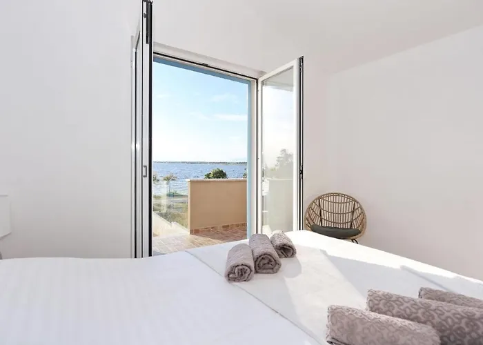 Front Victoria In Beautiful Nature - By Ta Leut Agency Villa